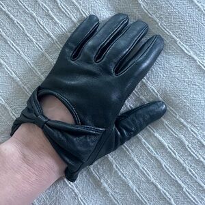 Leather bow driving gloves
